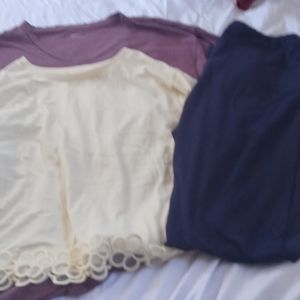 3 PC woman casual clothes set. Leggings, 2 shirts